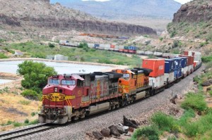 Kingman, Arizona: Die Santa-Fe-Eisenbahn begleitet die Route 66 auf weiten Strecken.